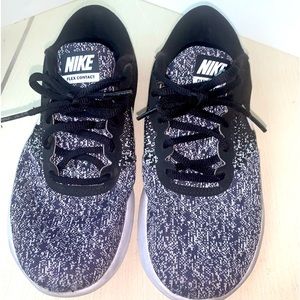 Nike flex contact sneakers